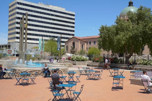 El Presidio Plaza