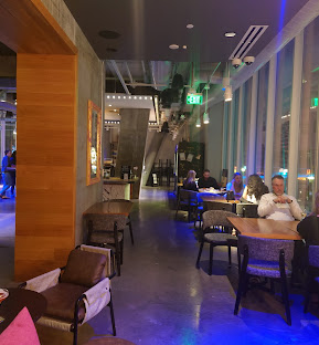Bar Moxy